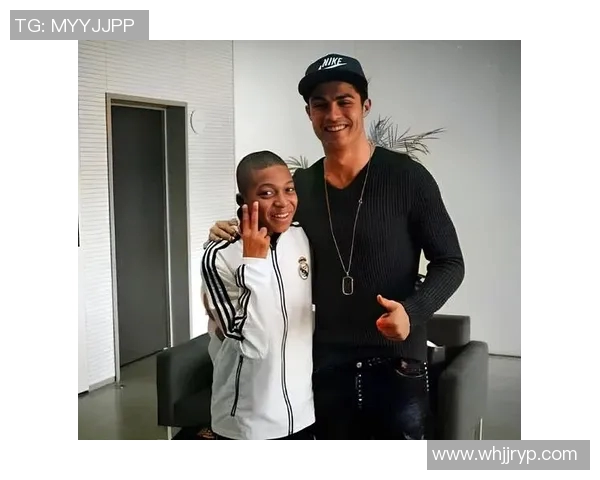 与足球明星亲密互动的精彩瞬间视频合集带你感受足球魅力与偶像的魅力